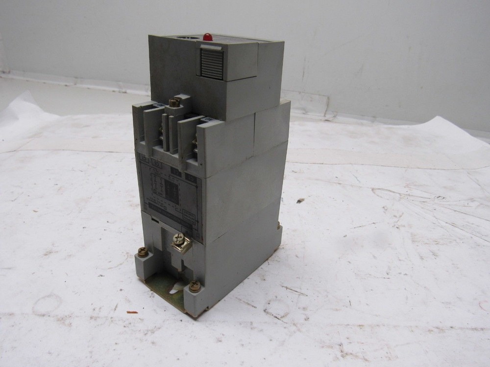 A-B Allen Bradley 700-RTC2010OU24 Ser. A Solid State Adjustable Timing Relay