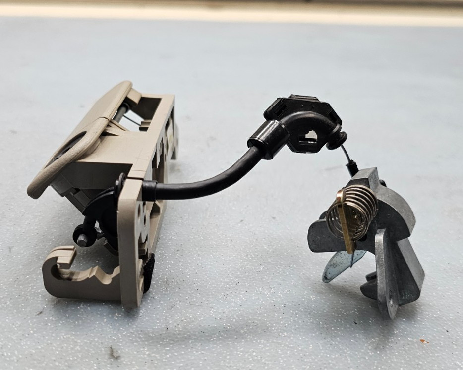 🔥00-05 DEVILLE GLOVE STORAGE COMPARTMENT BOX LATCH LOCK HANDLE ASSEMBLY TAN