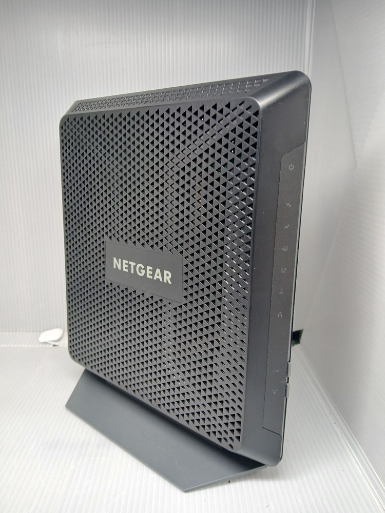 Netgear Nighthawk "AC1900" Cable Modem Router (C7000v2) Powers On
