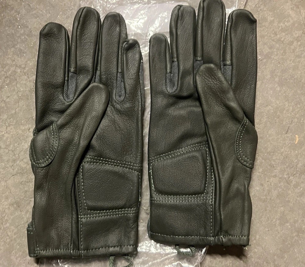 US. Army Combat Gloves Type II Capacitive Size Small New In Package