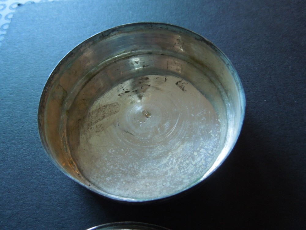 J2104 ANTIQUE MIDDLE EAST BOX SOLID COIN SILVER NICE ENGRAVED SEE DES