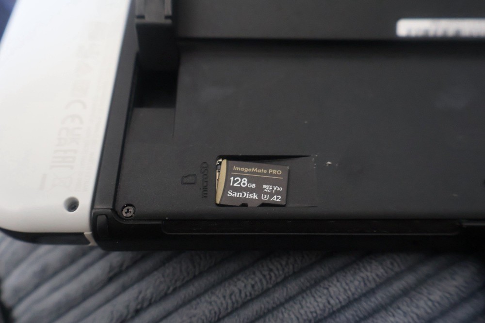 USED WHITE OLED SWITCH + 128GB SD CARD + NITRODECK