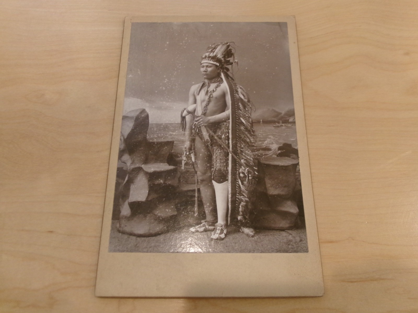 Native American Indian with gun and war club Sioux war tribe cabinet card Custer