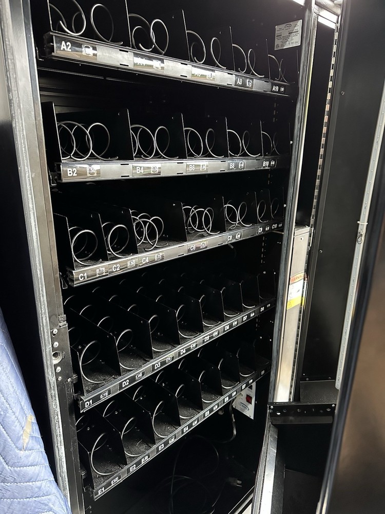 Seaga INF5S Infinity Snack Vending Machine