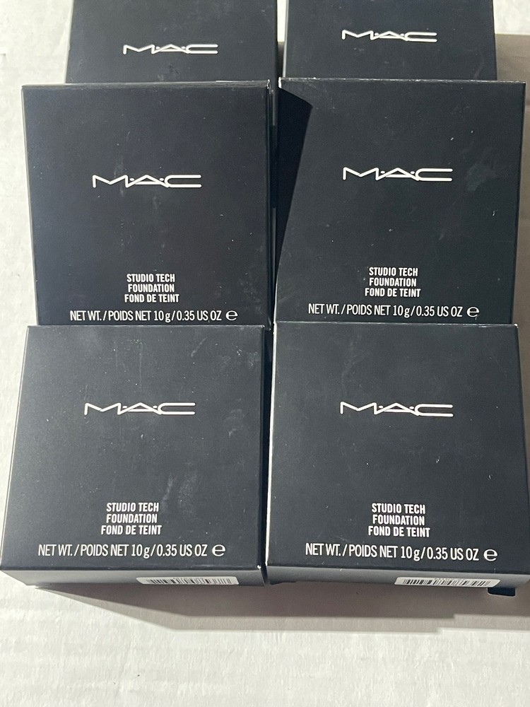 MAC Studio Tech Foundation Compact 10 g/.35 oz (Select Color)