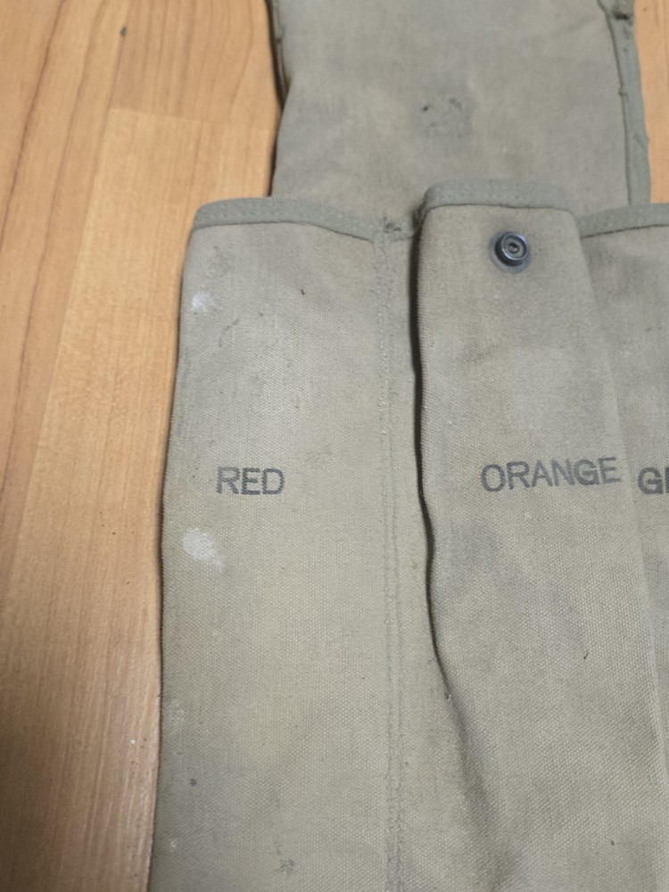 ORIGINAL WWII US ARMY SIGNAL CORP CS-90 RED, ORANGE GREEN FLAG CARRY CASE