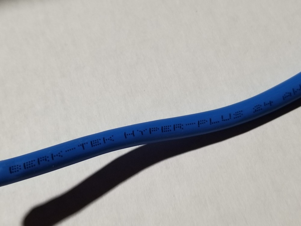 Berk-Tek 24/4P HyperPlus Cat5E Plenum U/UTP Network Cable Blue /100ft