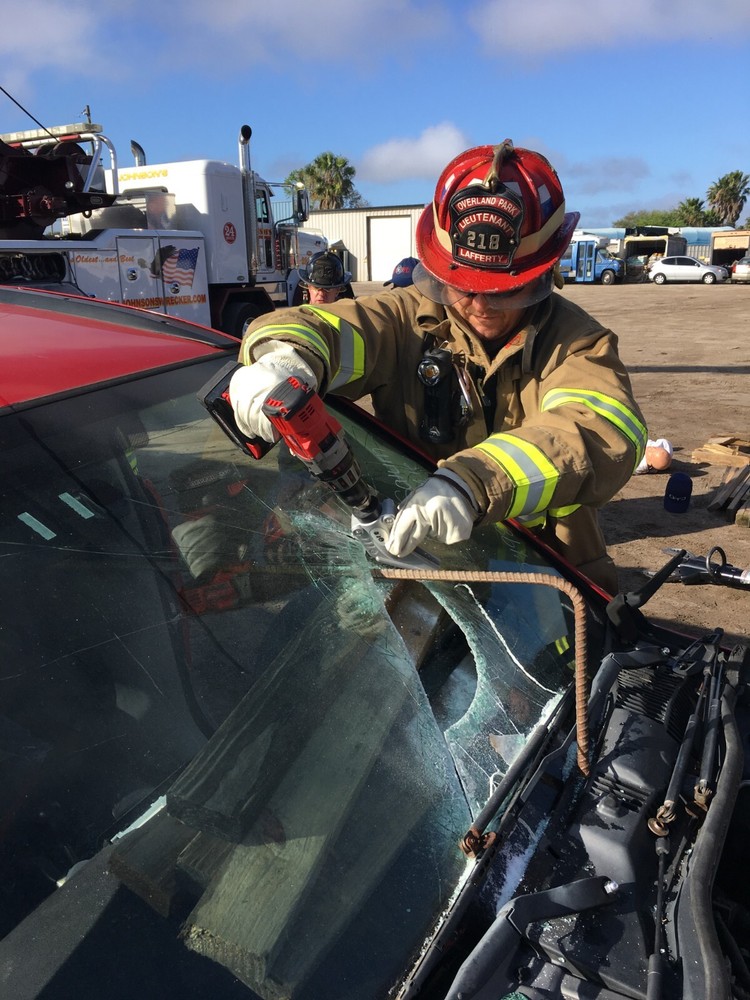 Beluga Windshield Cutter, Laminated Cutter for Auto Extrication Fire - Rescue