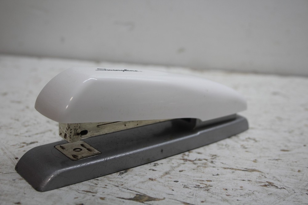 ACCO Brands Swingline White STAPLER