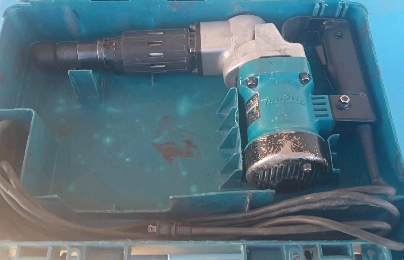 Makita HM0810B Demolition Hammer Used with Case, Free Shipping