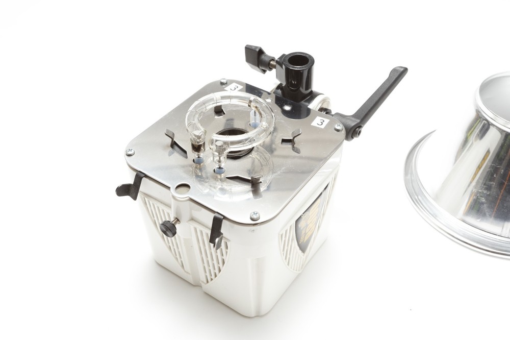 White Alien Bees B800 STUDIO Light 320WS Studio Flash MONOLIGHT!! WORKS!!!