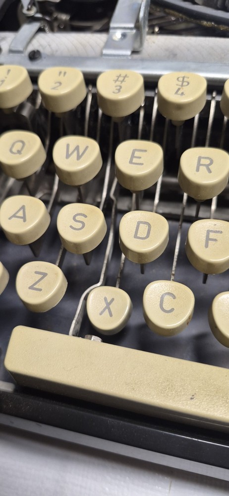 Adler Tippa S Typewriter Case 1960s - Tested working Read