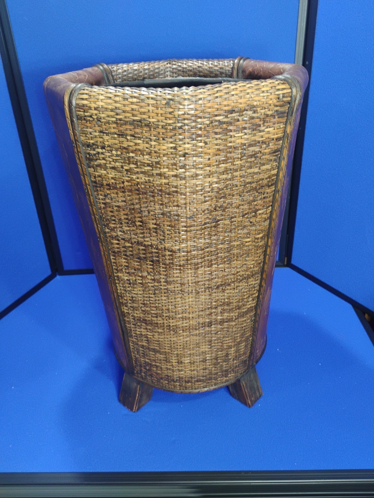 Wicker Faux Leather Leaf Pattern Cane Walking Stick Umbrella Stand