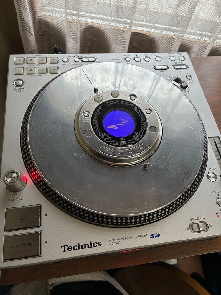 Technics SL-DZ1200 CDJ Silver Power supply confirmed