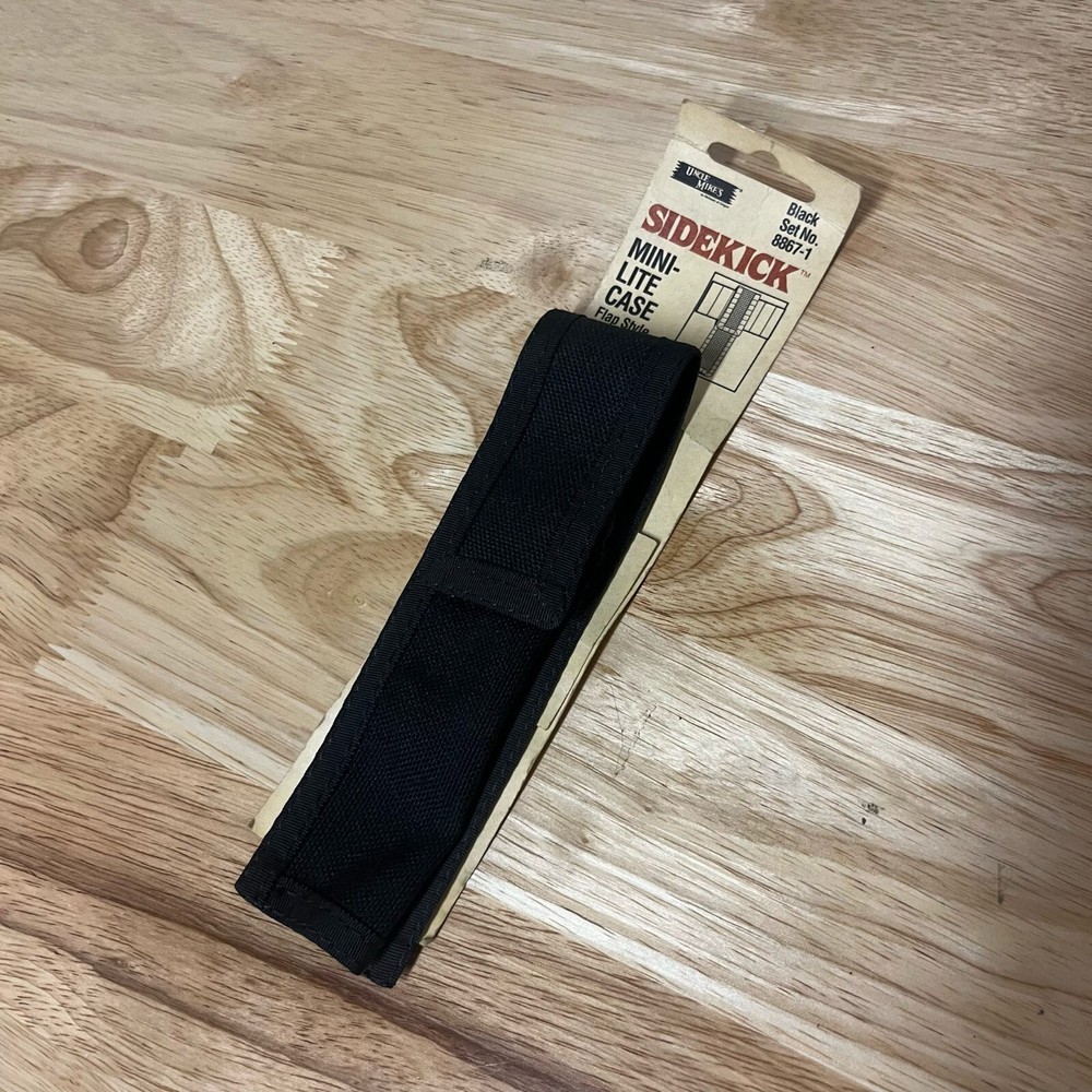 Uncle Mike's 8867-1 Mini Lite Light Case flap style, belt loop