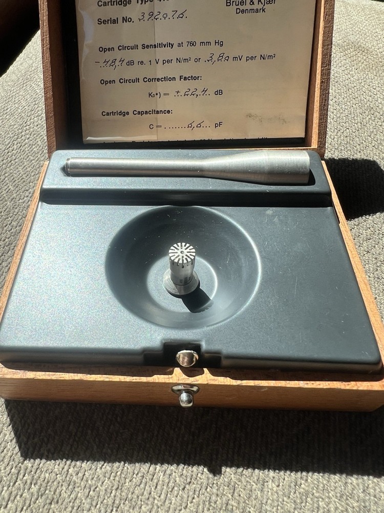 Bruel & Kjaer (B&K) Instruments Type 4135 Microphone w/ Case Papers UNTESTED