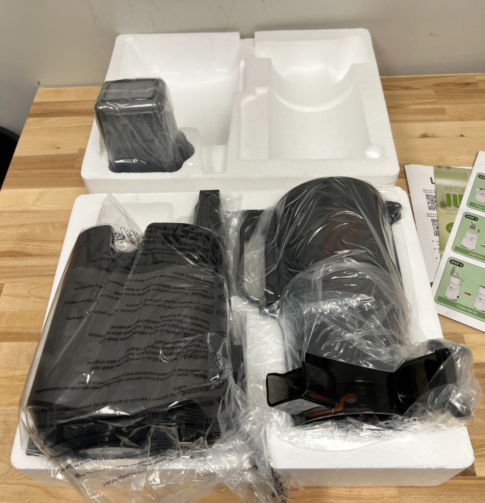Luixxn Masticating Juicer Cold Press SJ-059A NIB