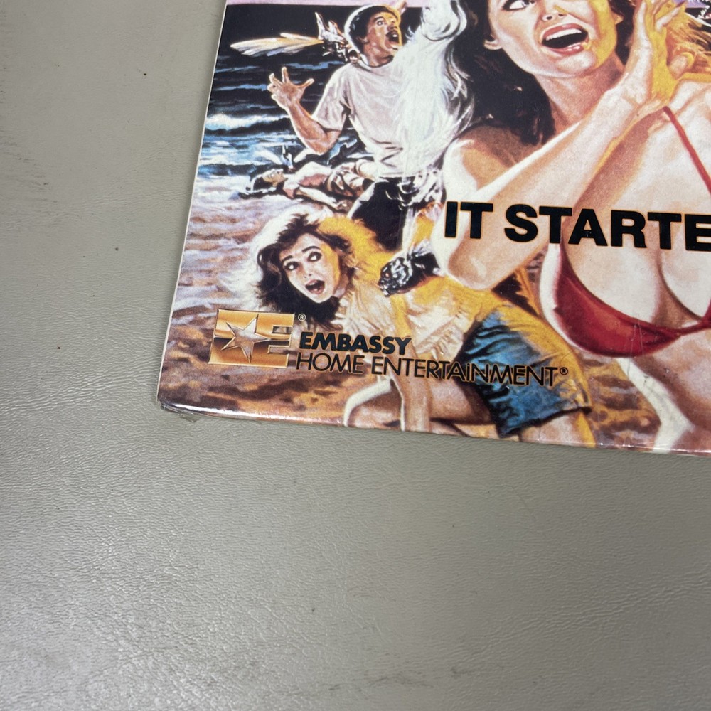 PIRANHA II: THE SPAWNING Laserdisc LD PART TWO 2