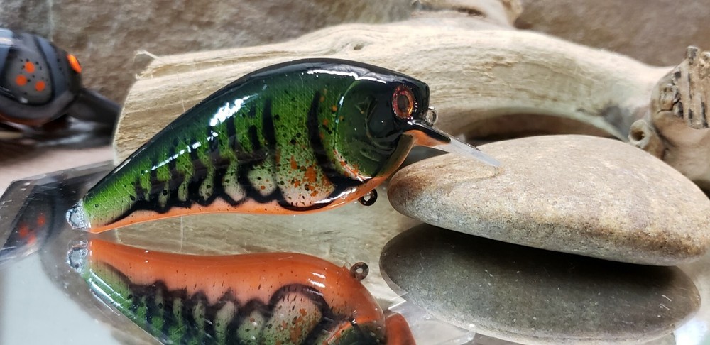 Custom painted 2.5 square bill crankbait (CRAW)