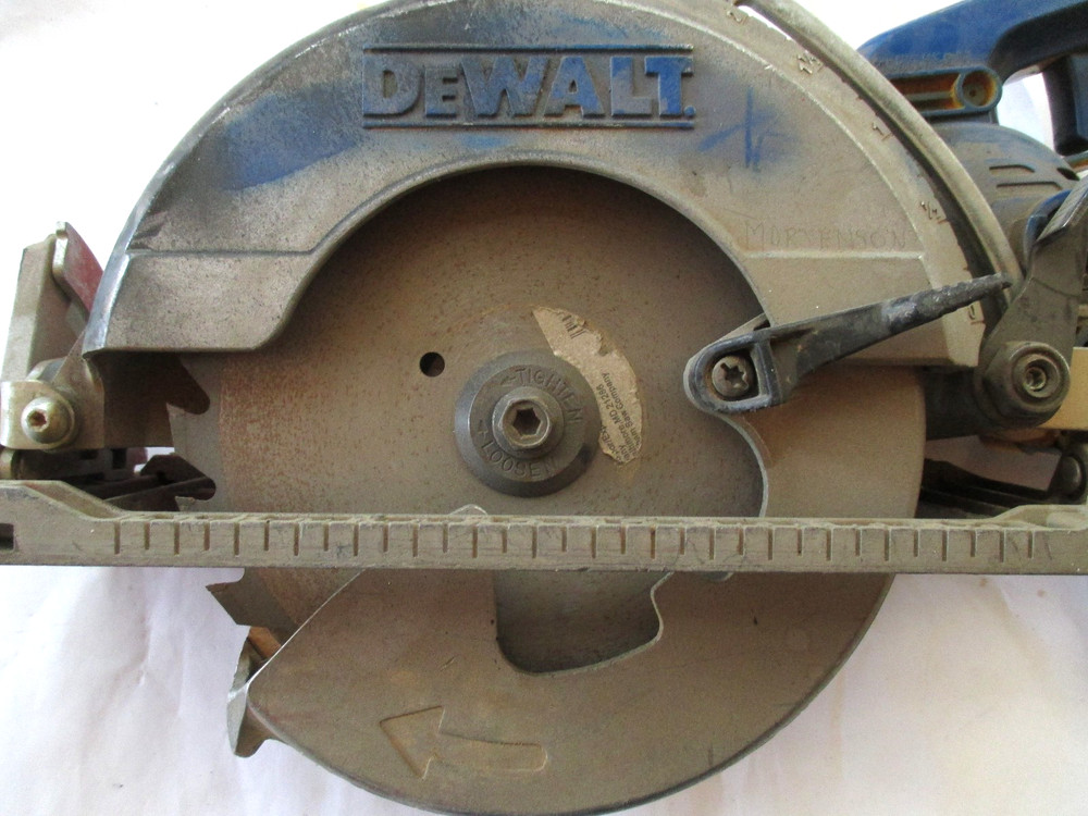 DeWalt DWS535 7-1/4" Worm Drive Circular Saw