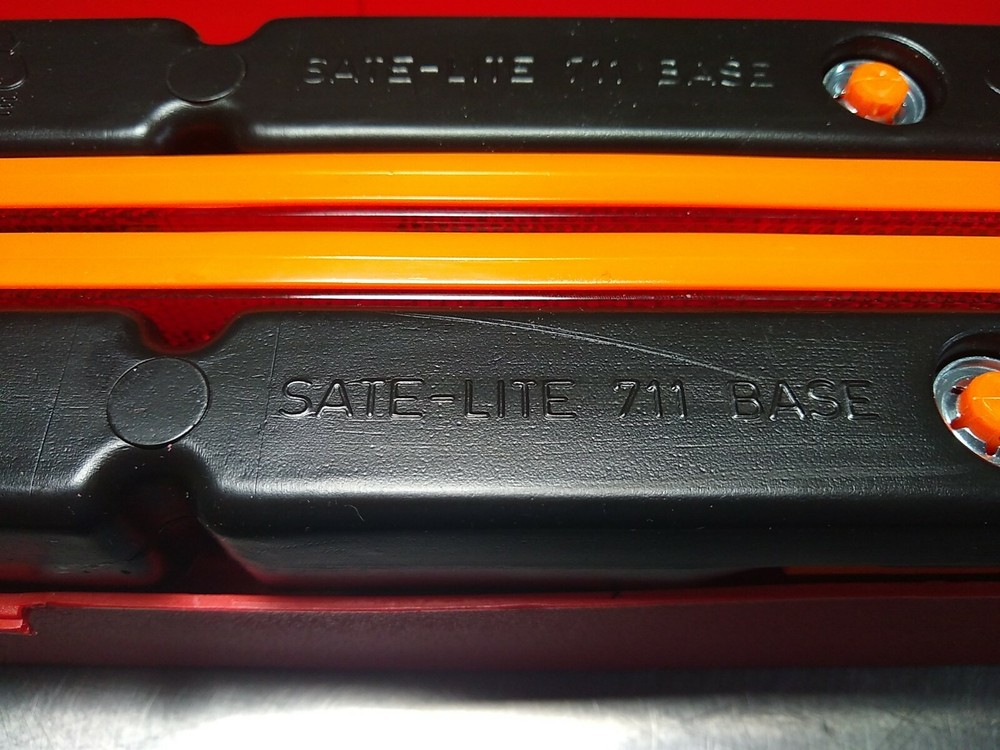 Peterson PM-449 SATE-LITE 711 WARNING TRIANGLE FLARE KIT