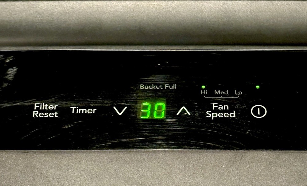 FRIGIDAIRE DEHUMIDIFIER FFAD2233W1 22-Pint Digital Timer Tested & Working