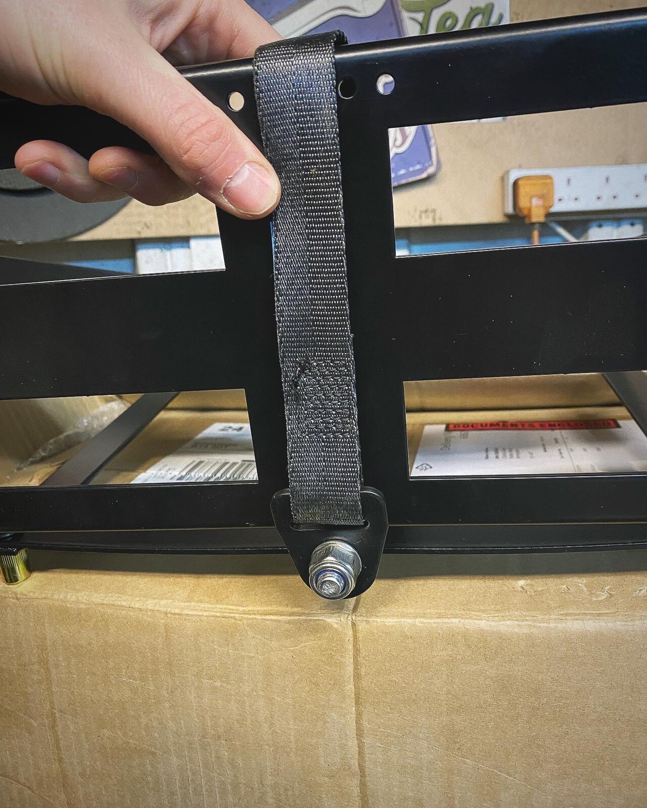 Fold up Jerrycan Holder Ratchet Strap 25mm 1m with Anchor Plates LC400daN Black