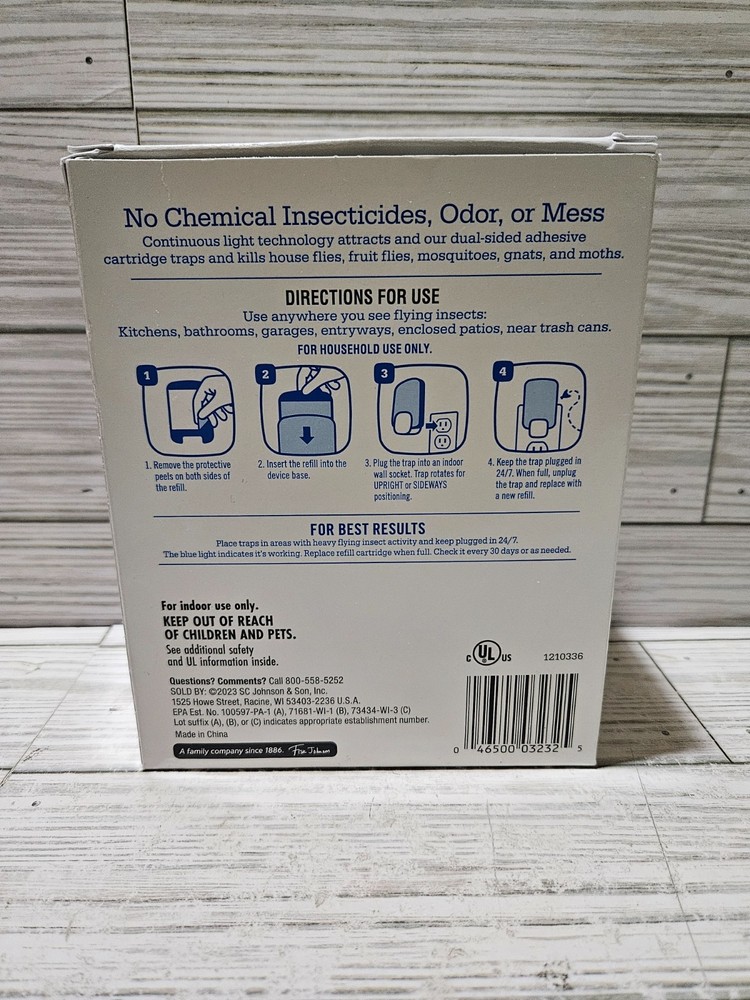 Raid Essentials Flying Insect Light Trap & 1 Refill + Box of 2 Refills