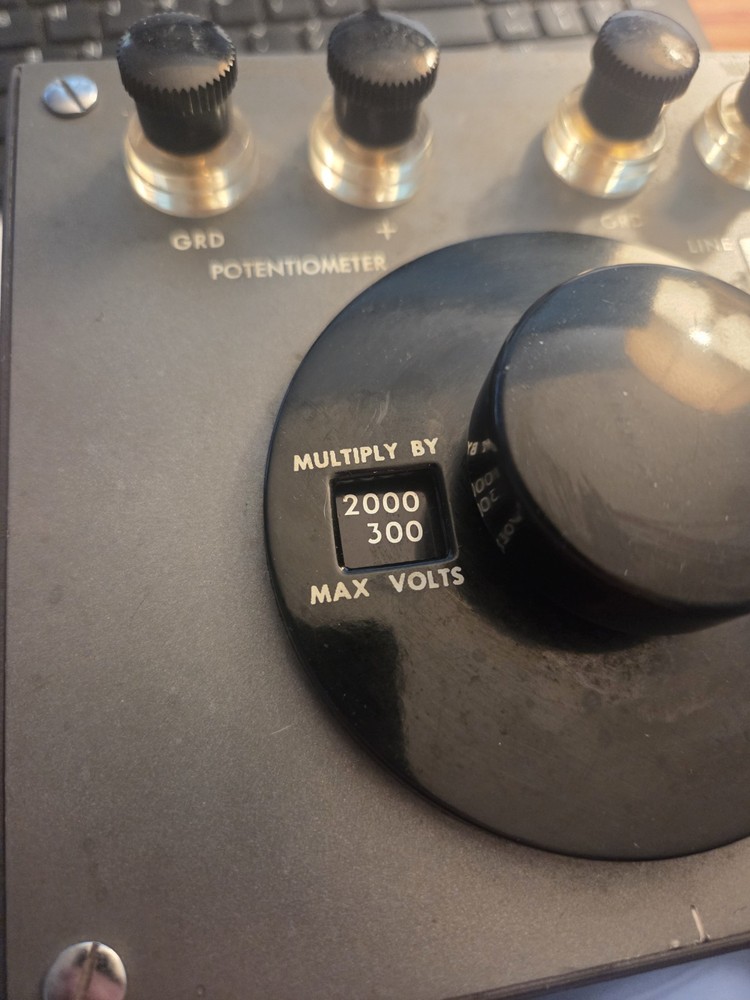 Vintage Leeds & Northrup 7592 Volt Box 750 Ohms/Volt (Untested)