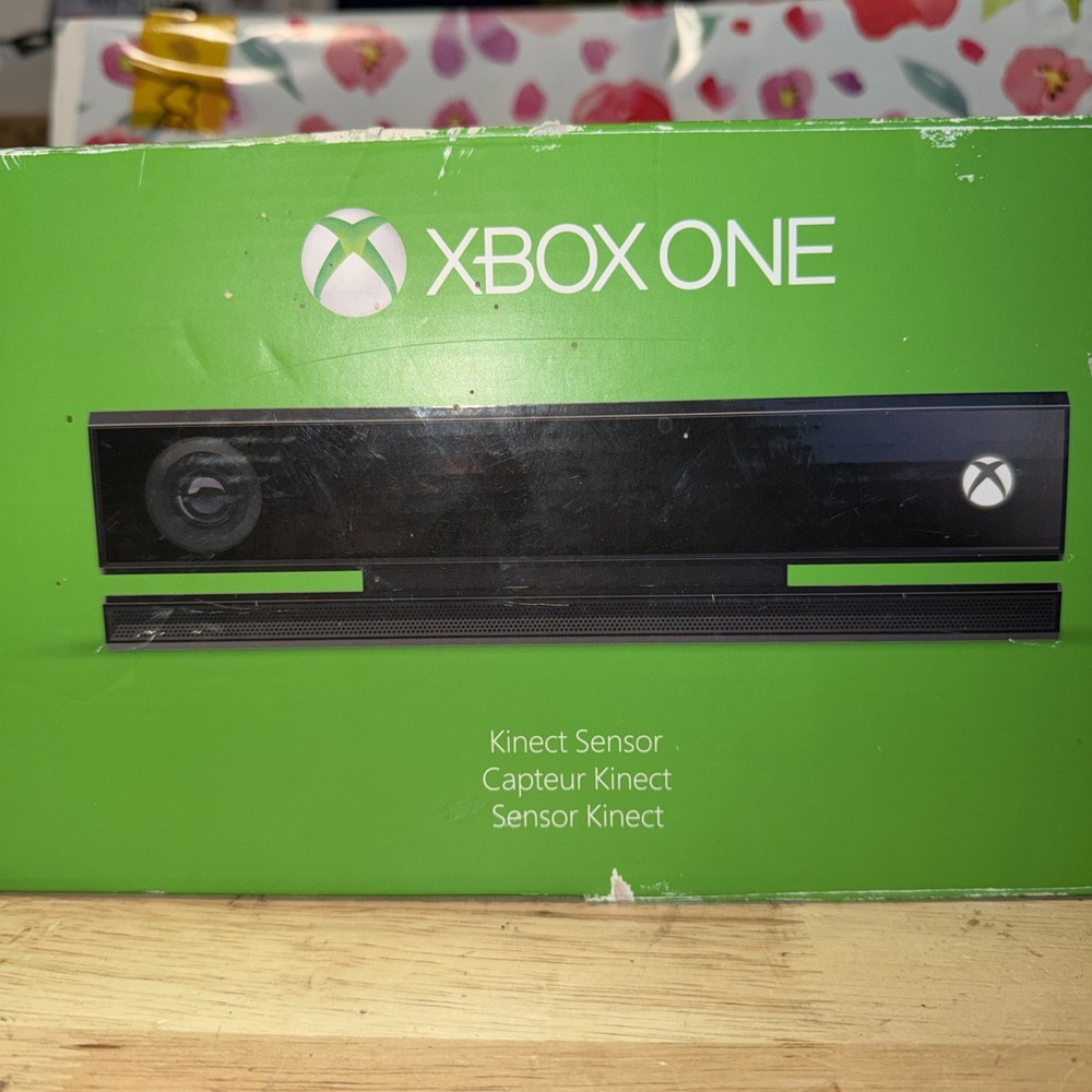 Black Microsoft Xbox One Kinect Sensor Bar With Box Pre-owned. Tested Works!!