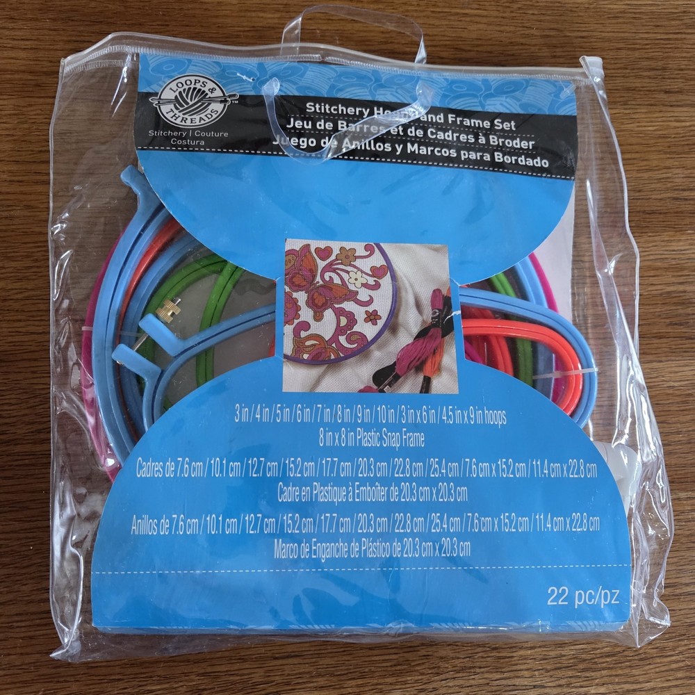 Loops & Threads Stitchery Hoops and Frame Set 22 pcs Embroidery Needlework NEW
