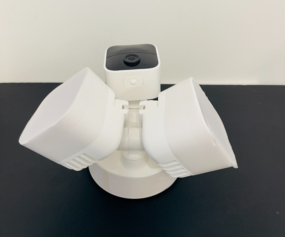 Blink Wired Floodlight Camera Smart security camera 2600 lumens HD live view NEW