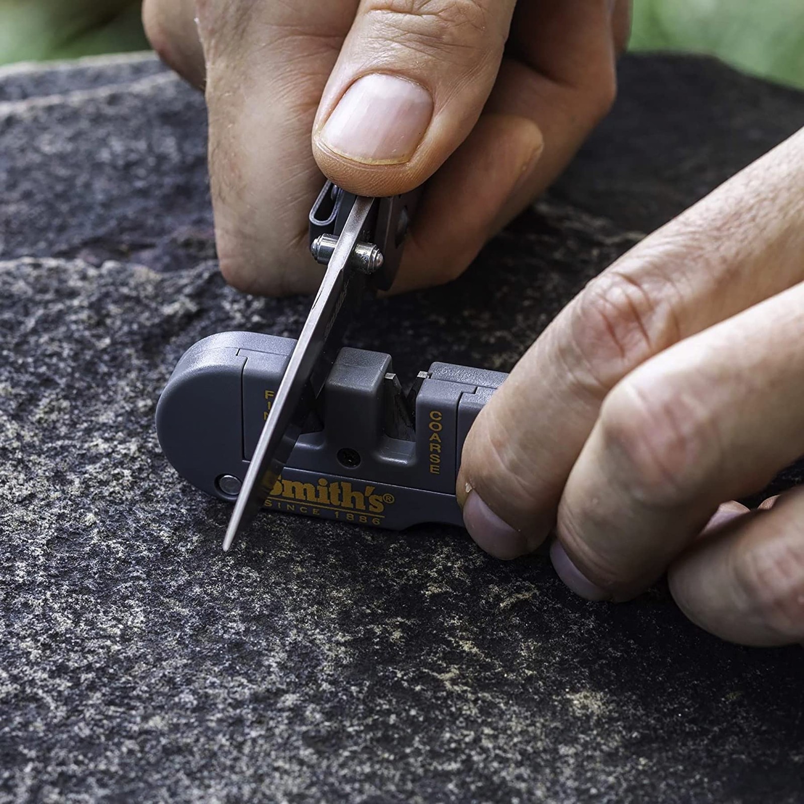 Smith's PP1 Pocket Pal Knife Sharpener Preset Carbide & Ceramic Stone Sharpe...