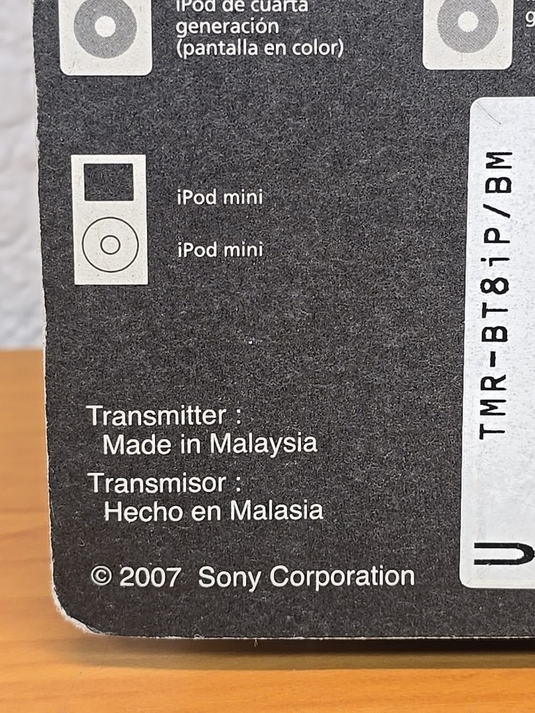 Sony Bluetooth Wireless Transmitter for iPod Black (TMR-BT8iP) Nano Classic Mini