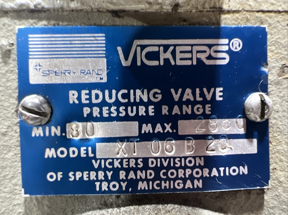 Nos Surplus Vickers Reducing Valve Model XT 06 B20. 80-2850 Pressure Range