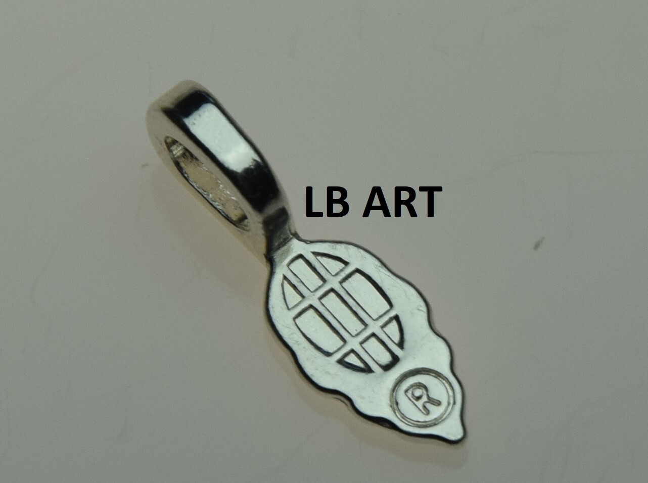 New Sealed 25 pack AANRAKU Medium Silver Plated Leaf Pendant Bails