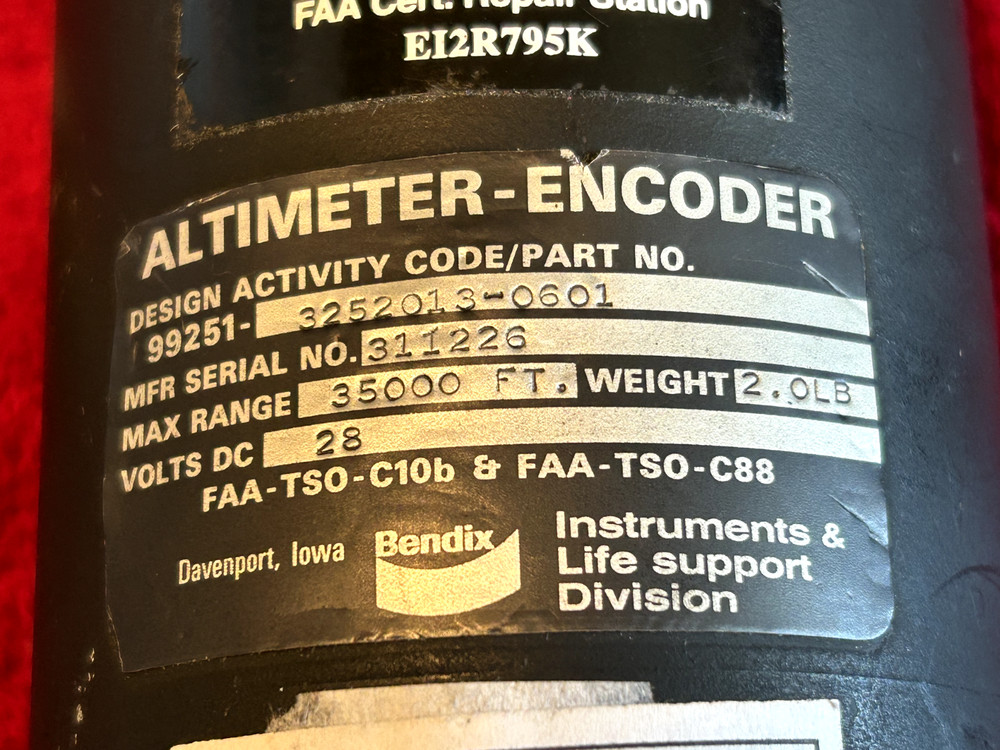 BENDIX ENCODING ALTIMETER P/N 99251-3252013-0601 WITH CONNECTOR