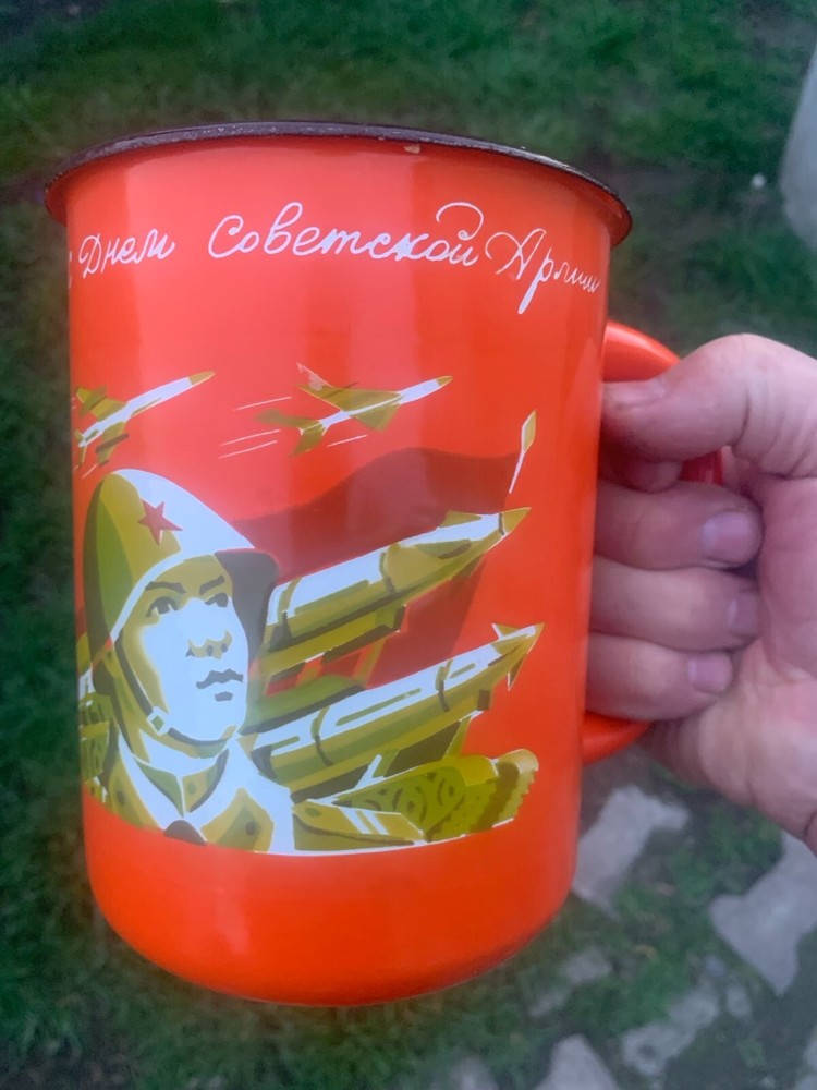 Large enameled mug specially made for Soviet Army Day.