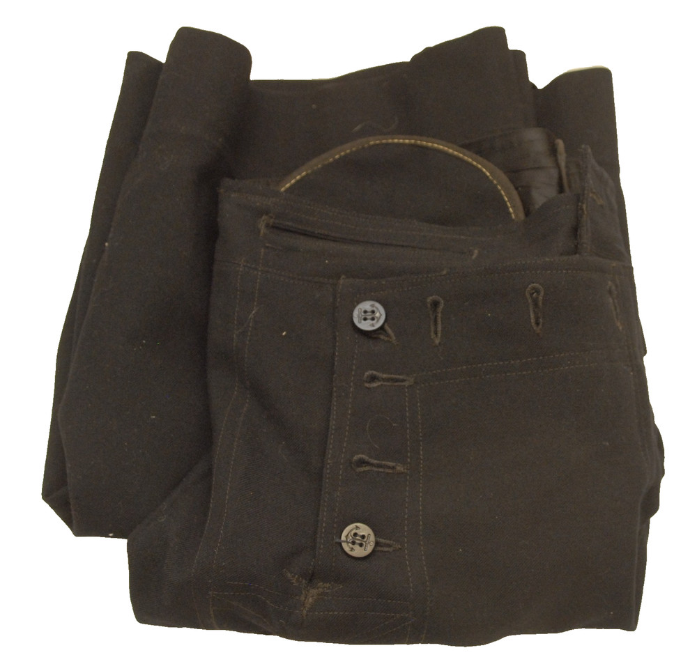 ID'd WWII U.S. NAVY CRACKER JACK UNIFORM, HAT, BELT, DOG TAG, PHOTO'S, CARDS