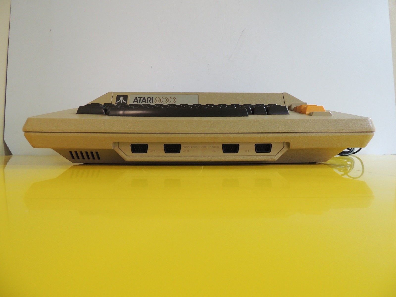 Atari 800 Vintage Home Computer – For Parts or Repair – READ