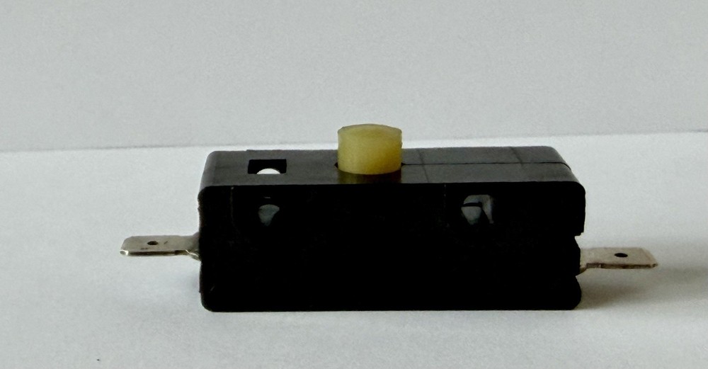 CHERRY E14 25A NORMALLY OPEN SNAP ACTION PUSHBUTTON SWITCH 125/250 VAC