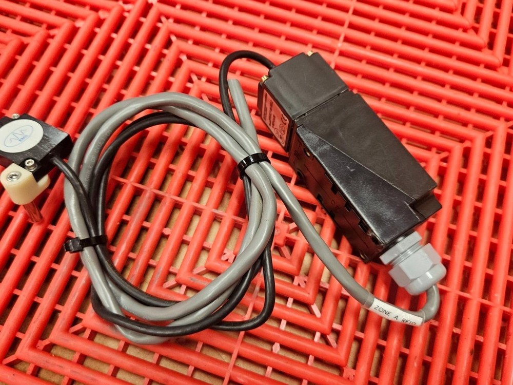EMS Escort Memory Systems HMS827-06-K012 RFID Reader
