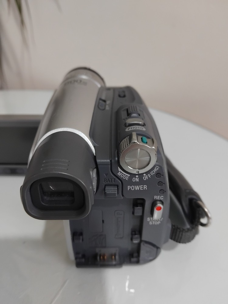 Sony model DCR-HC44E digital video camera NO BATTERY. UNTESTED.