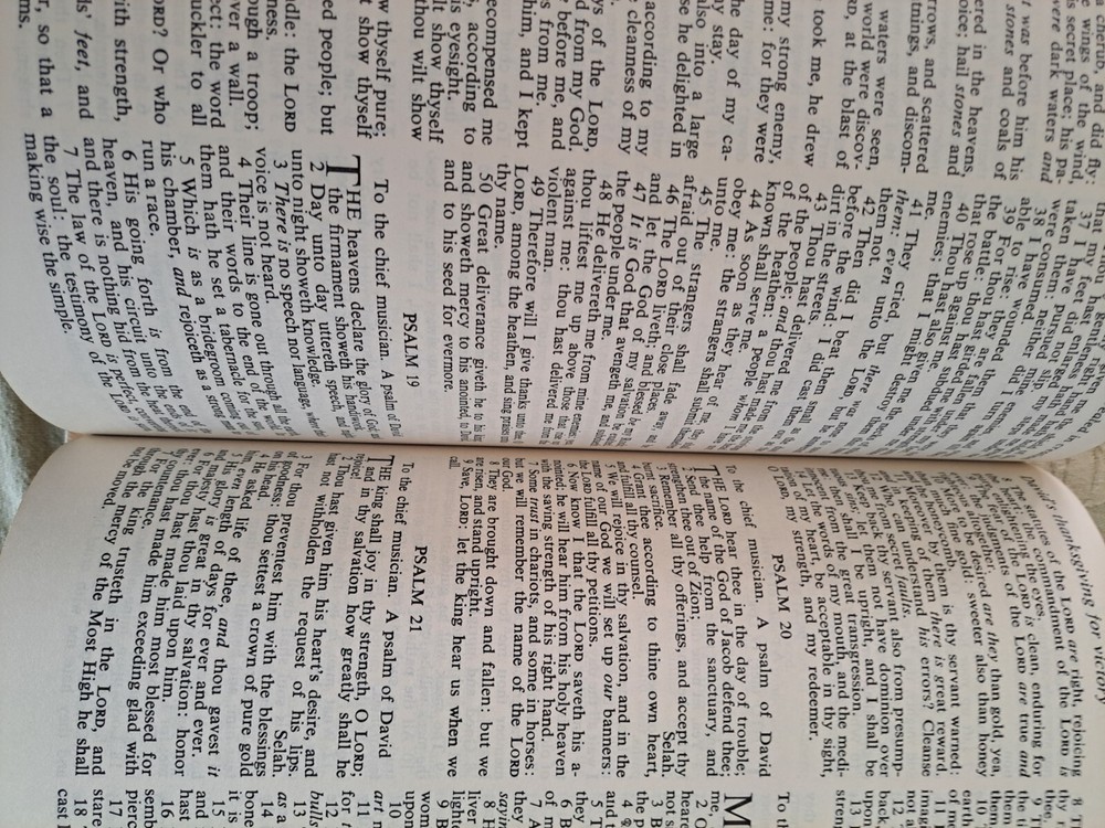 Holy bible king james version red letter edition Refency
