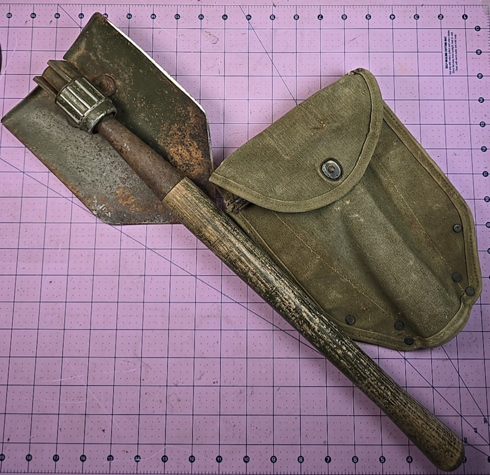 ORIGINAL WWII US ARMY M1943 COMBAT FIELD FOLDING SHOVEL - DATED 1945 AMES