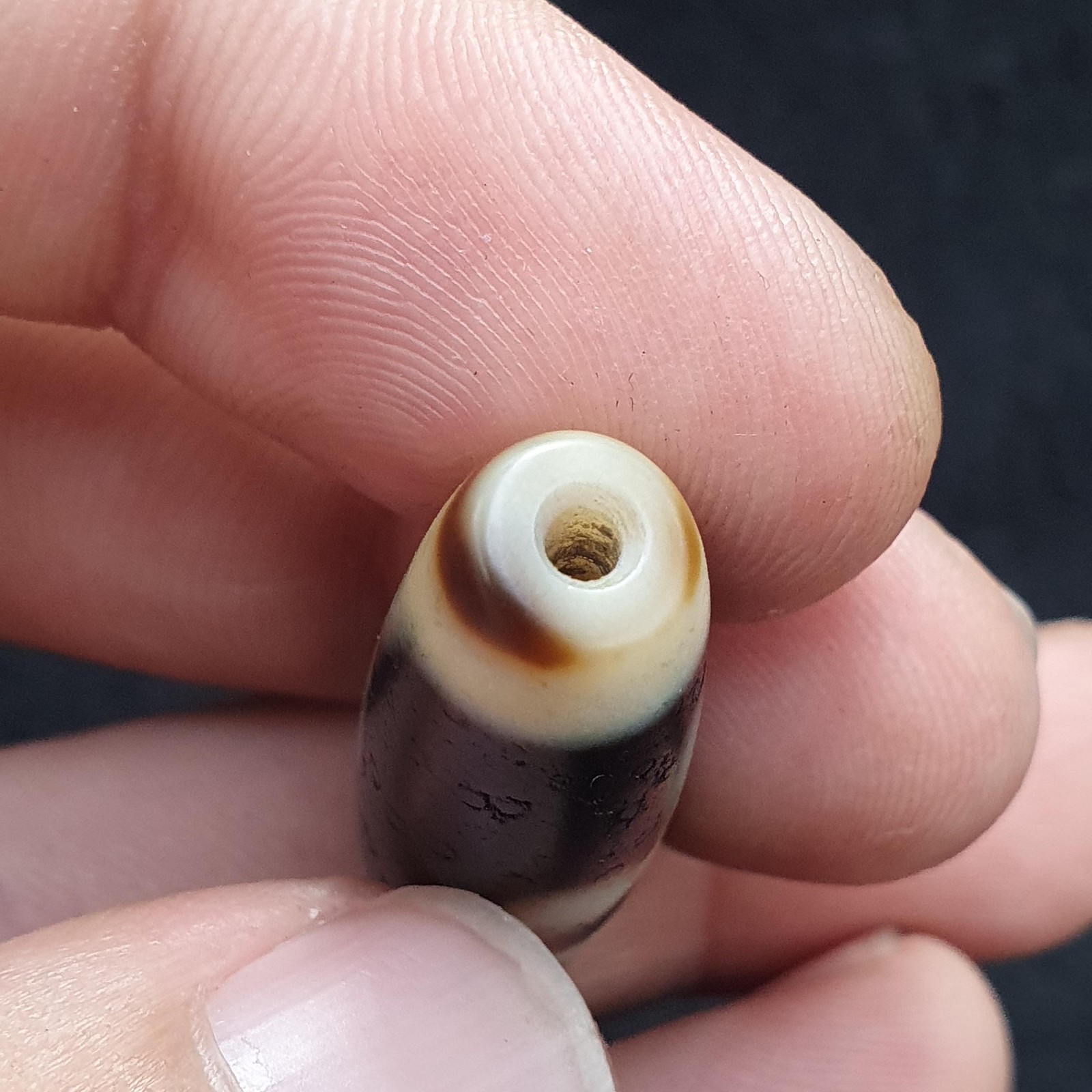 Tibetan dzi bead unique pattern symbols , rare himalayan agate bead