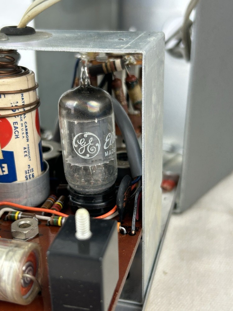 Heathkit V-7A Vacuum Tube Voltmeter Powers On Untested.