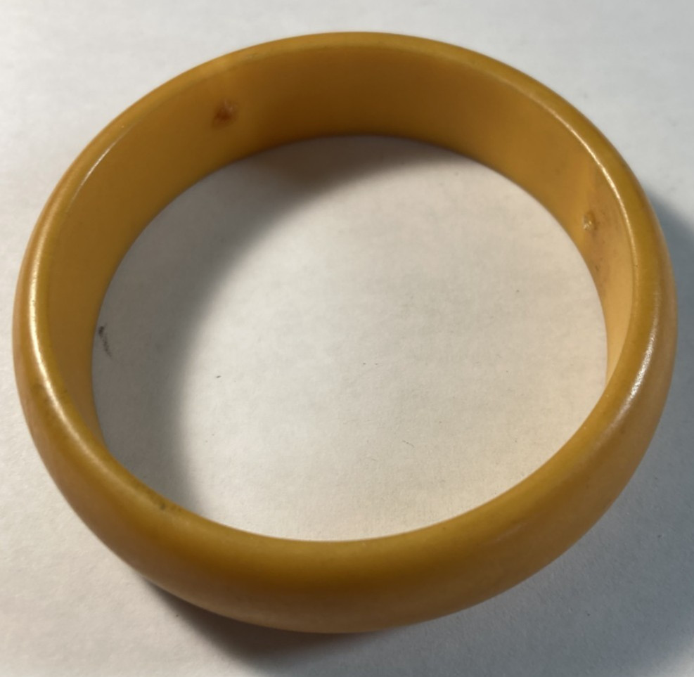 3 Bakelite Jewlery items,ears, clip, bangle, 1930's