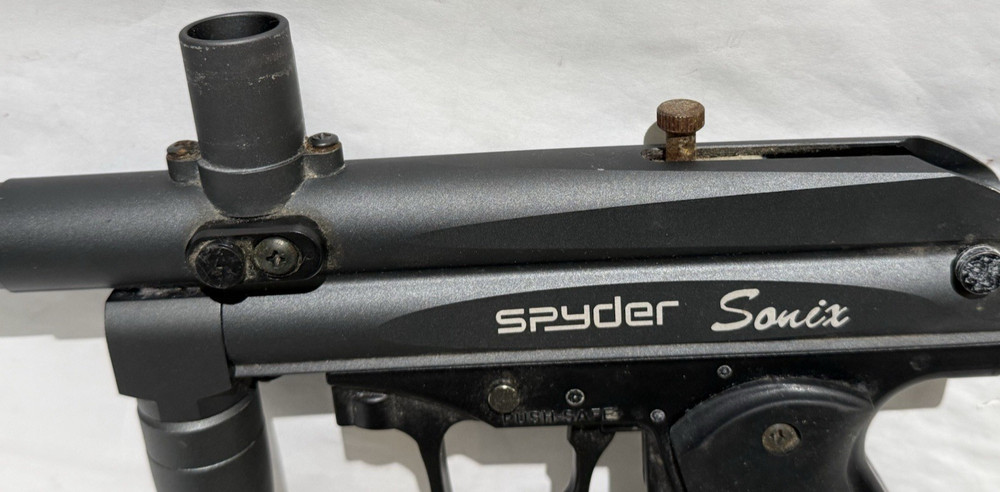 Spyder Sonix Paintball Marker with Case