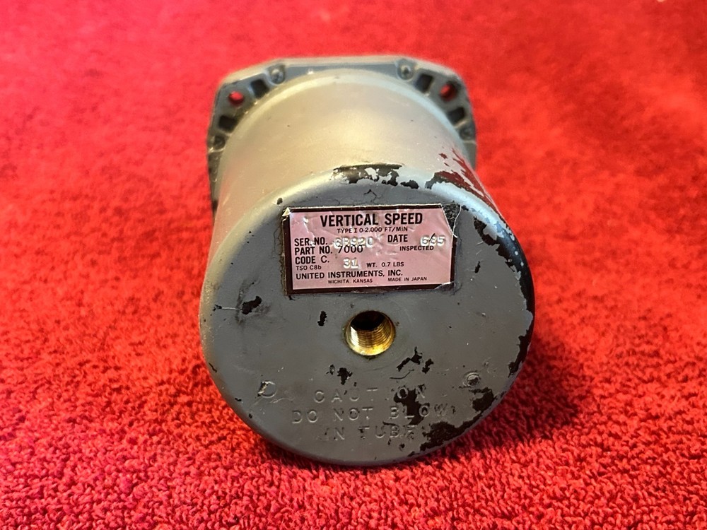UNITED INSTRUMENTS VERTICAL SPEED INDICATOR P/N 7000